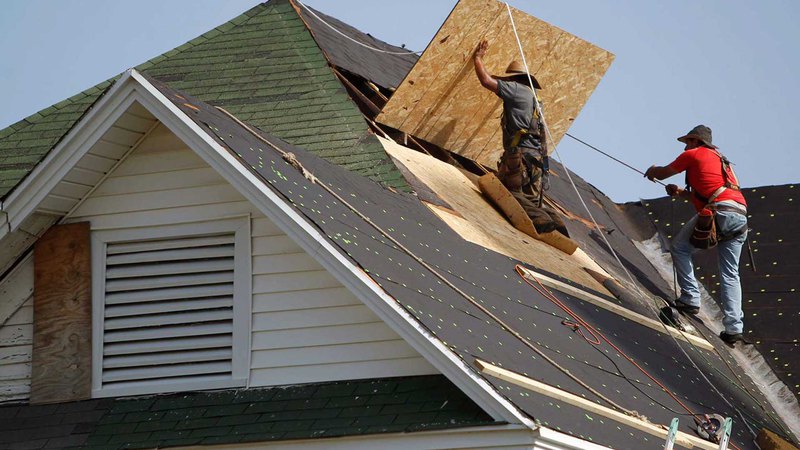 Emergency roof repair service